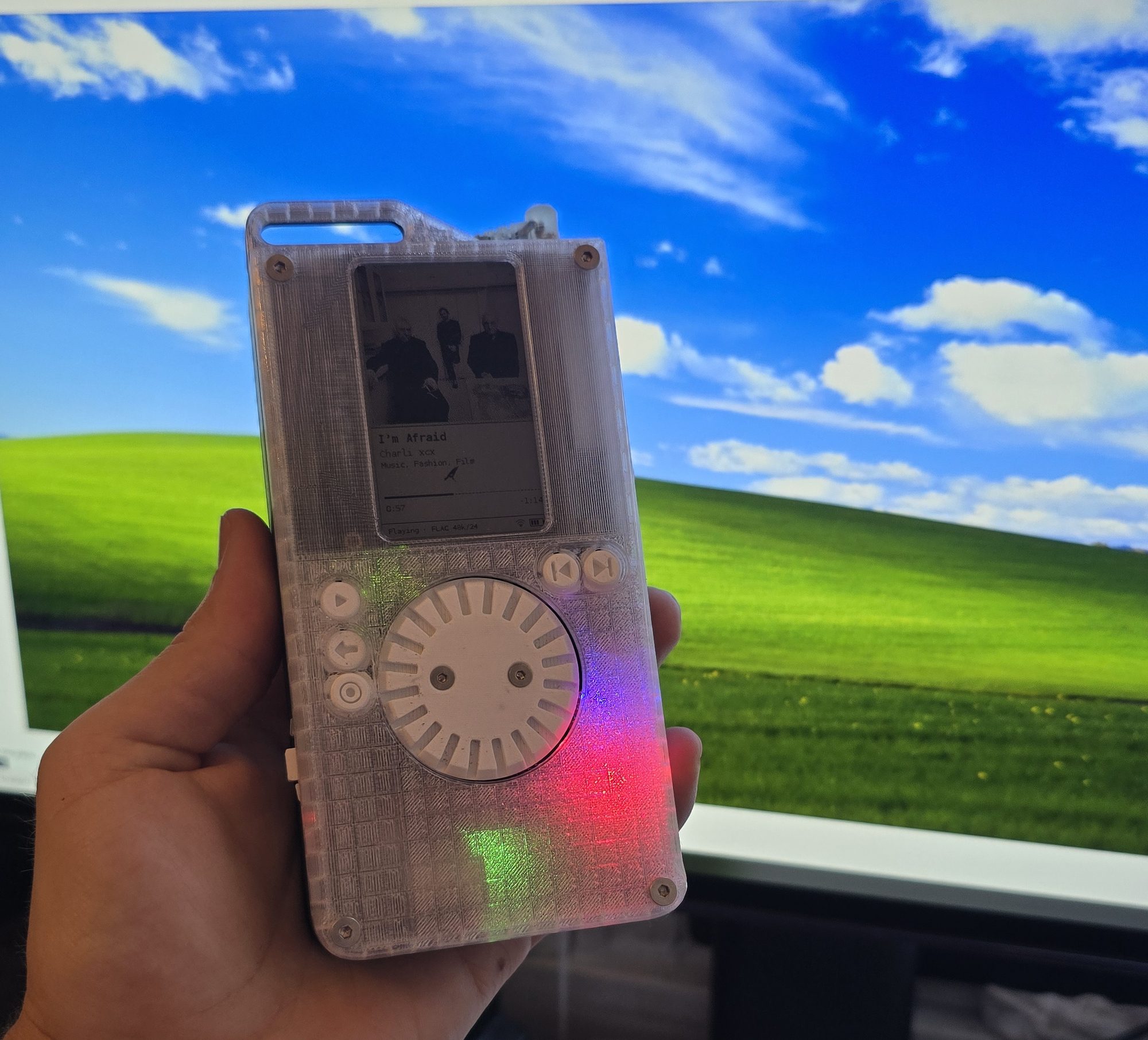 Currawong in hand, playing a FLAC track, with a Windows XP wallpaper behind